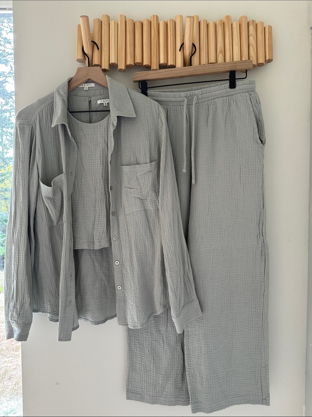 Z Supply Light Gray/Green Casual Button-Front Shirt, Tank & Drawstring Pants Set